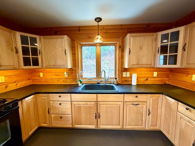 102 Strackville Road, Schuyler Falls, NY 12985