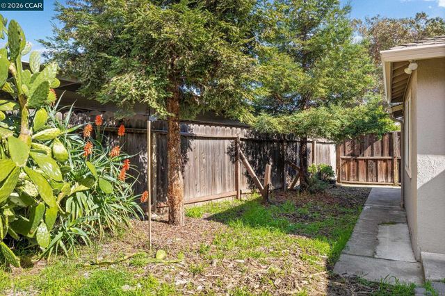 4820 Blum Rd, Martinez, CA 94553