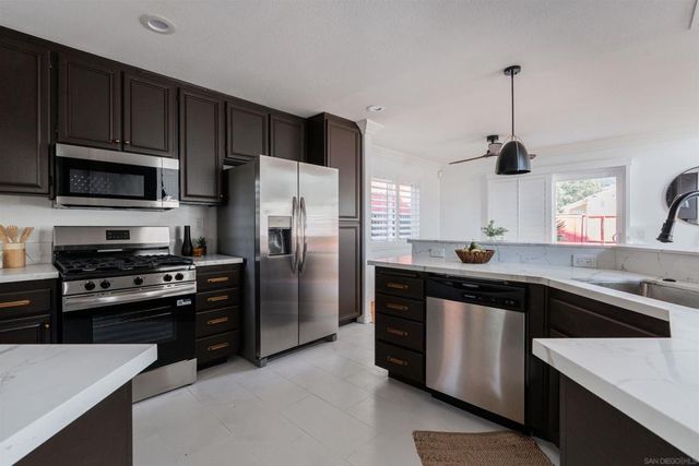 29747 Circle R Ct, Escondido, CA 92026