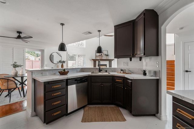 29747 Circle R Ct, Escondido, CA 92026