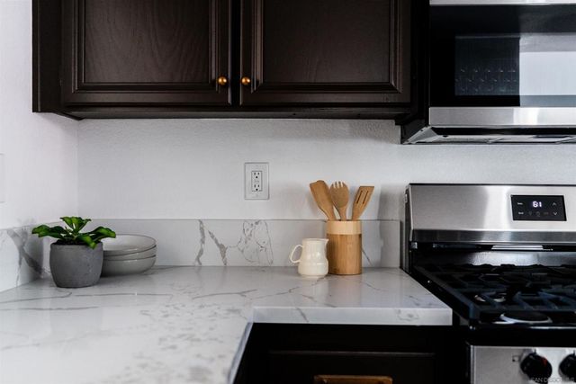 29747 Circle R Ct, Escondido, CA 92026