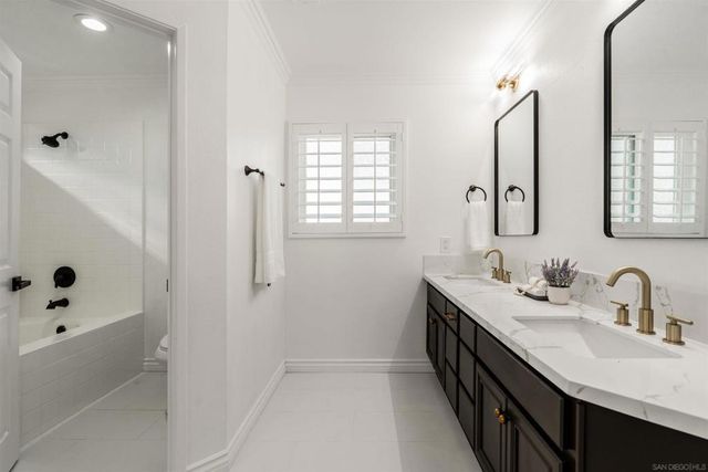 29747 Circle R Ct, Escondido, CA 92026