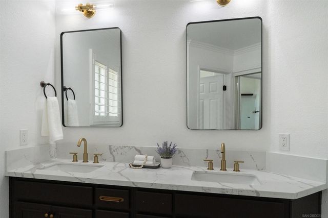 29747 Circle R Ct, Escondido, CA 92026