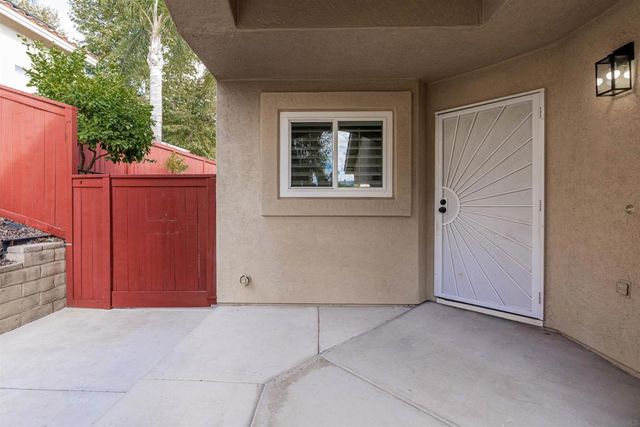 29747 Circle R Ct, Escondido, CA 92026
