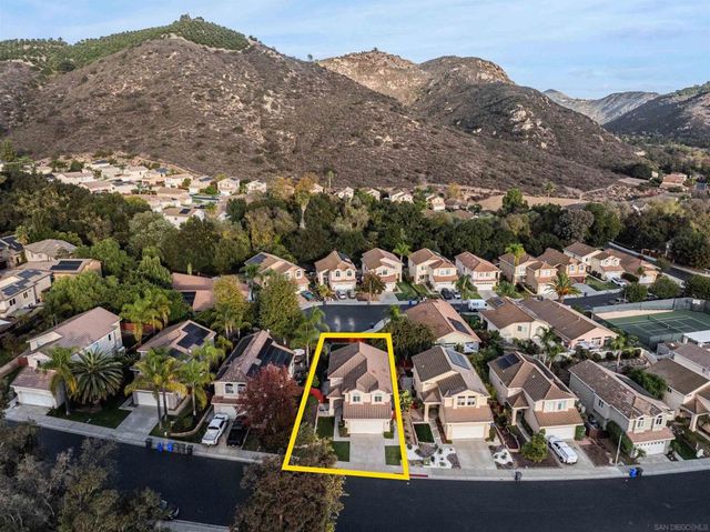 29747 Circle R Ct, Escondido, CA 92026