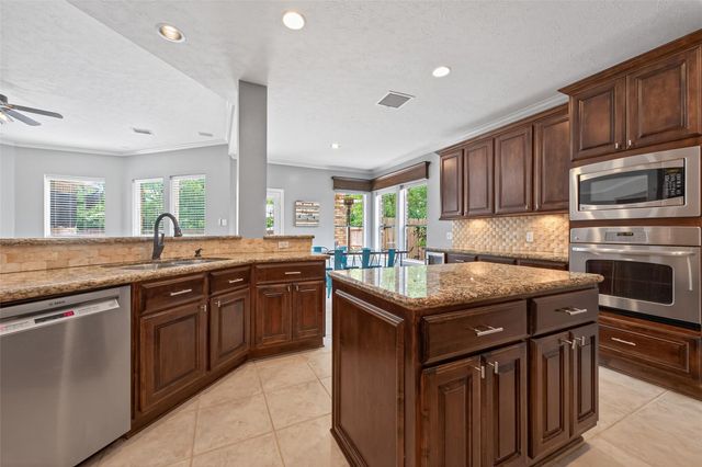 31 Sagamore Bend Place, The Woodlands, TX 77382