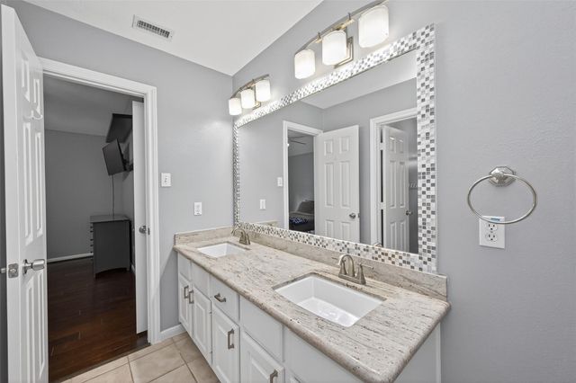 31 Sagamore Bend Place, The Woodlands, TX 77382