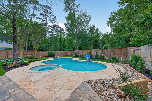 31 Sagamore Bend Place, The Woodlands, TX 77382