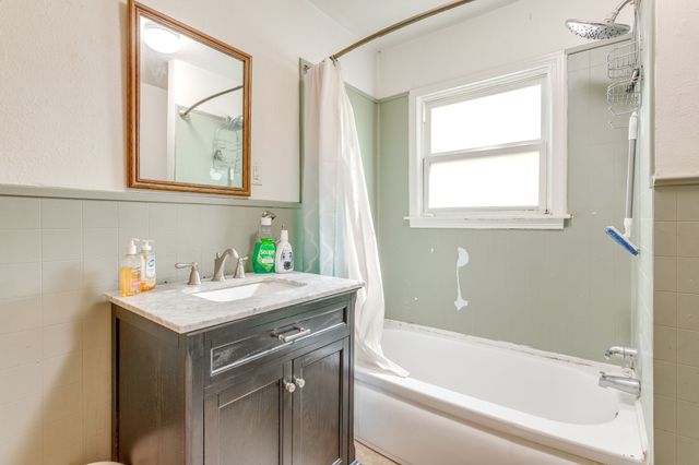 4548 Hodgkins Road, Lake Worth, TX 76135