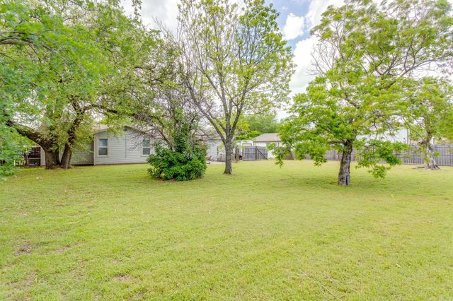 4548 Hodgkins Road, Lake Worth, TX 76135