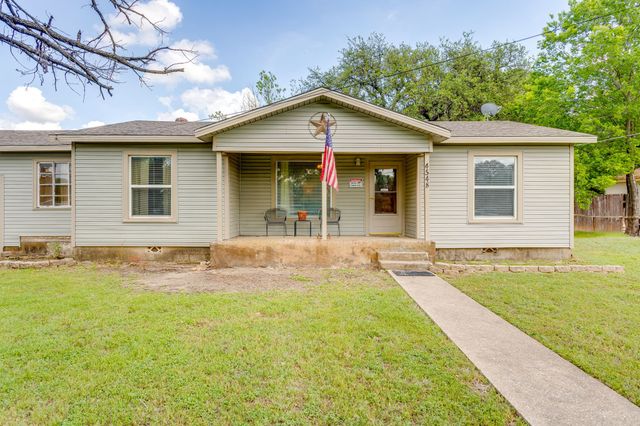 4548 Hodgkins Road, Lake Worth, TX 76135