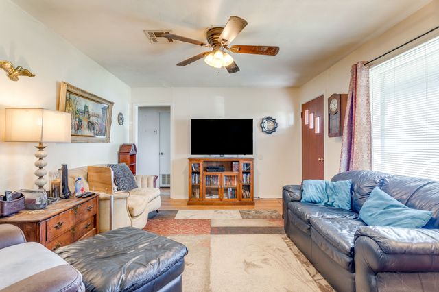 4548 Hodgkins Road, Lake Worth, TX 76135