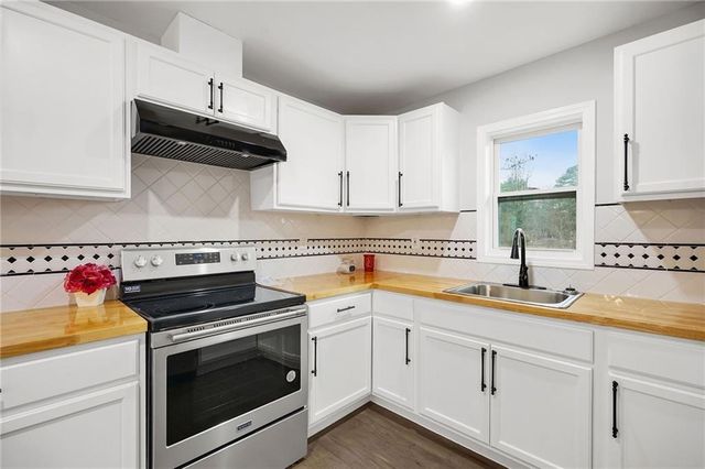 766 Longleaf Drive, Forest Park, GA 30297