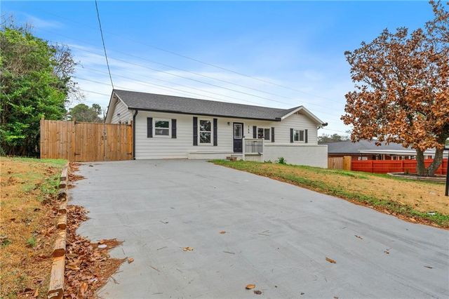 766 Longleaf Drive, Forest Park, GA 30297