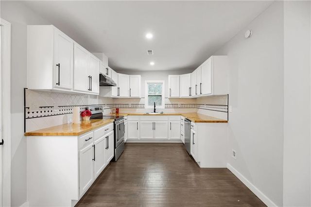 766 Longleaf Drive, Forest Park, GA 30297