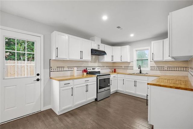 766 Longleaf Drive, Forest Park, GA 30297