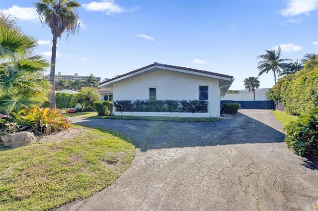 26 Cayuga Road, Sea Ranch Lakes, FL 33308