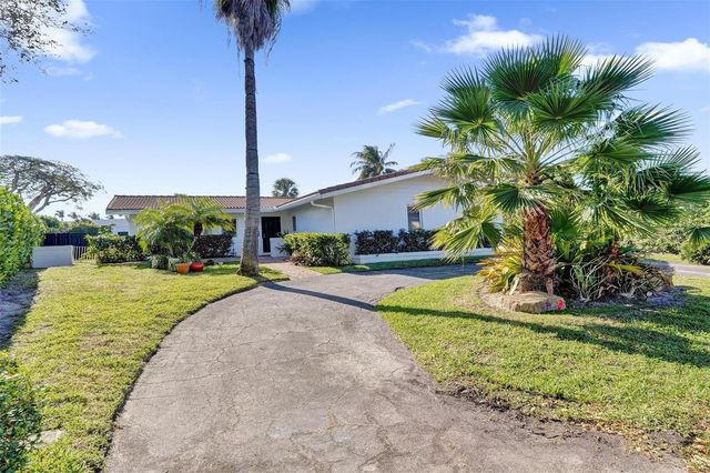 26 Cayuga Road, Sea Ranch Lakes, FL 33308