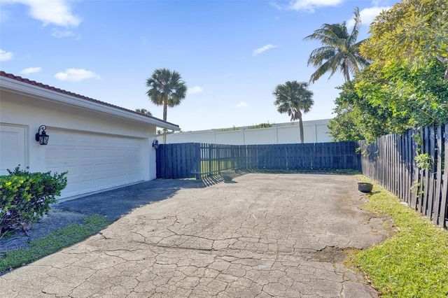 26 Cayuga Road, Sea Ranch Lakes, FL 33308