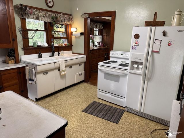 275 W Vesey Street, Petersburg, MI 49270