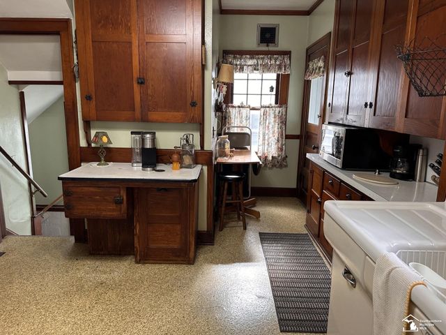 275 W Vesey Street, Petersburg, MI 49270