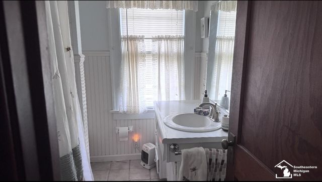 275 W Vesey Street, Petersburg, MI 49270