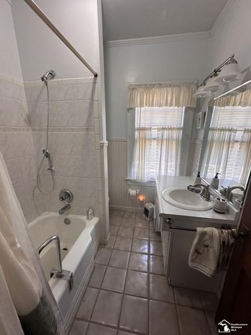 275 W Vesey Street, Petersburg, MI 49270