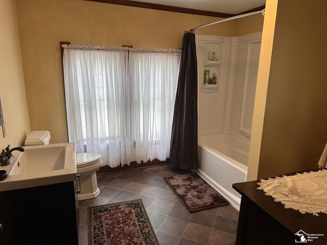 275 W Vesey Street, Petersburg, MI 49270