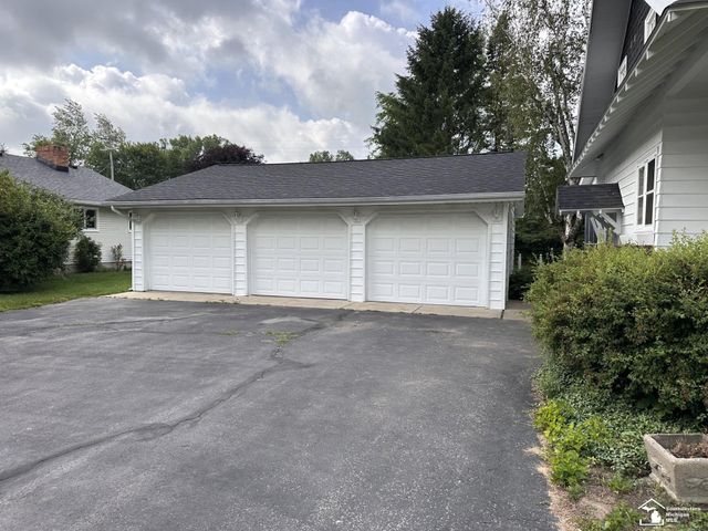 275 W Vesey Street, Petersburg, MI 49270