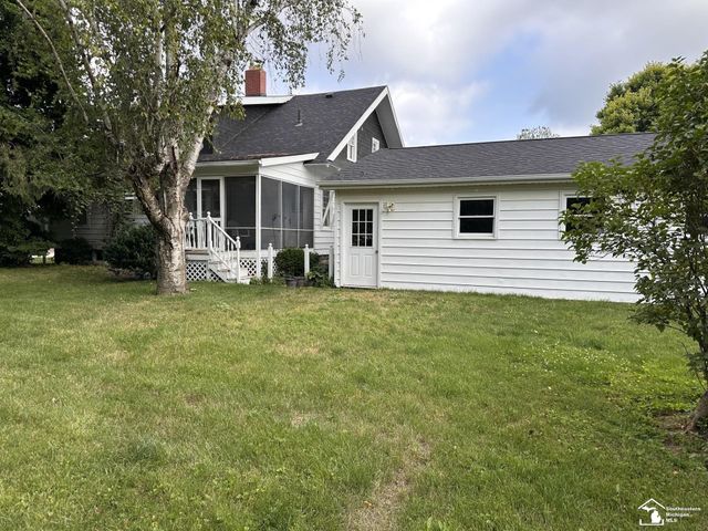 275 W Vesey Street, Petersburg, MI 49270