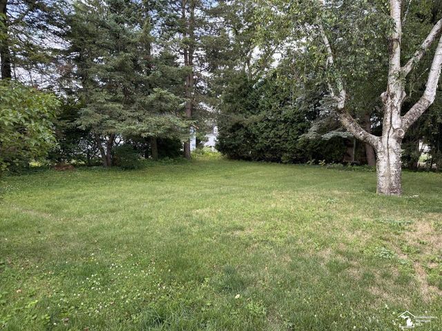 275 W Vesey Street, Petersburg, MI 49270