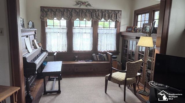 275 W Vesey Street, Petersburg, MI 49270