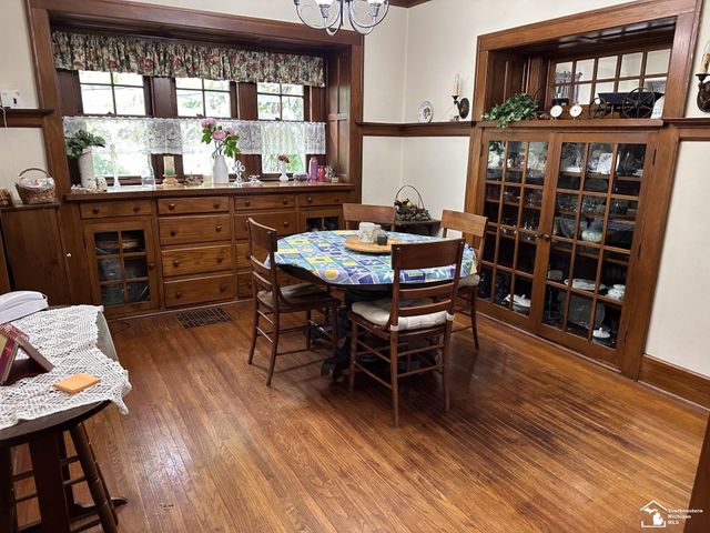 275 W Vesey Street, Petersburg, MI 49270