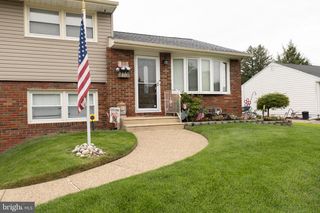 317 CECELIA DR, Blackwood, NJ 08012