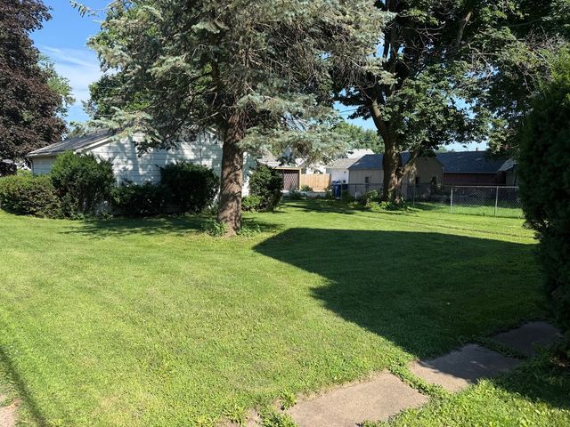 739 N Howell Street, Davenport, IA 52802