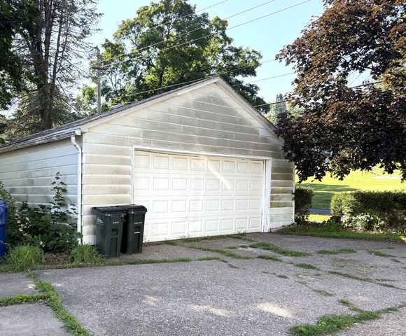 739 N Howell Street, Davenport, IA 52802
