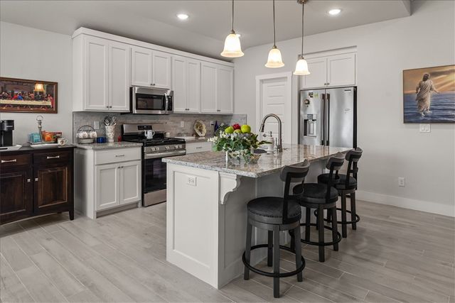 1025 Domingo Avenue, Lowell, AR 72745