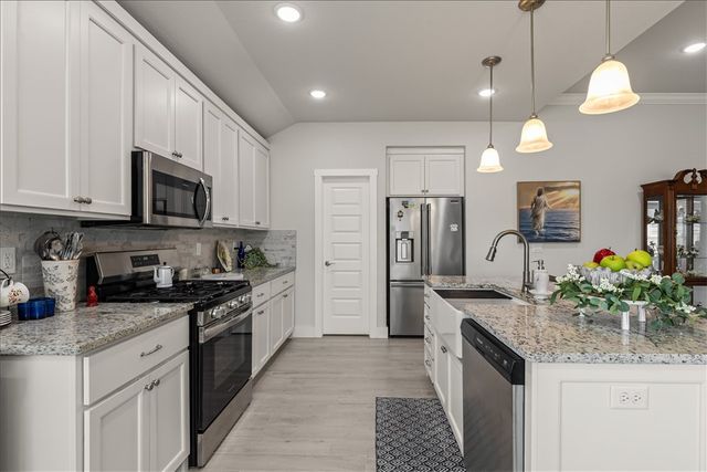 1025 Domingo Avenue, Lowell, AR 72745