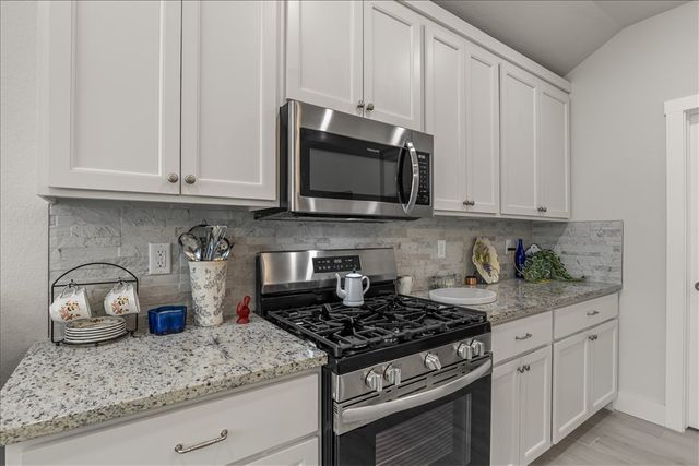 1025 Domingo Avenue, Lowell, AR 72745