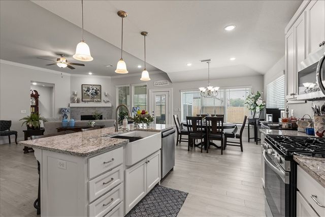 1025 Domingo Avenue, Lowell, AR 72745