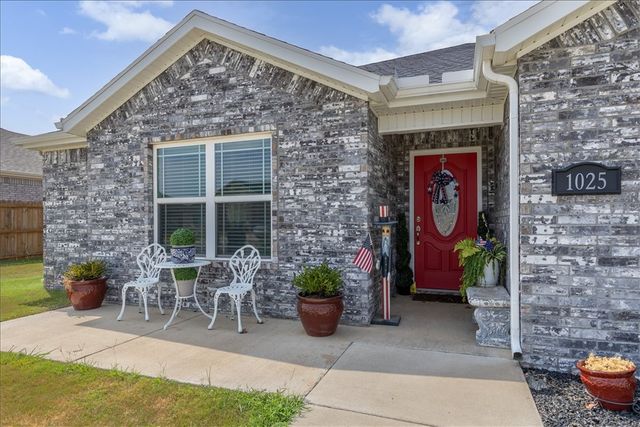 1025 Domingo Avenue, Lowell, AR 72745