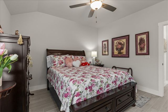1025 Domingo Avenue, Lowell, AR 72745