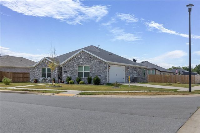 1025 Domingo Avenue, Lowell, AR 72745