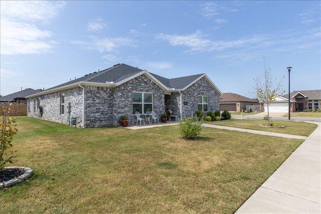 1025 Domingo Avenue, Lowell, AR 72745