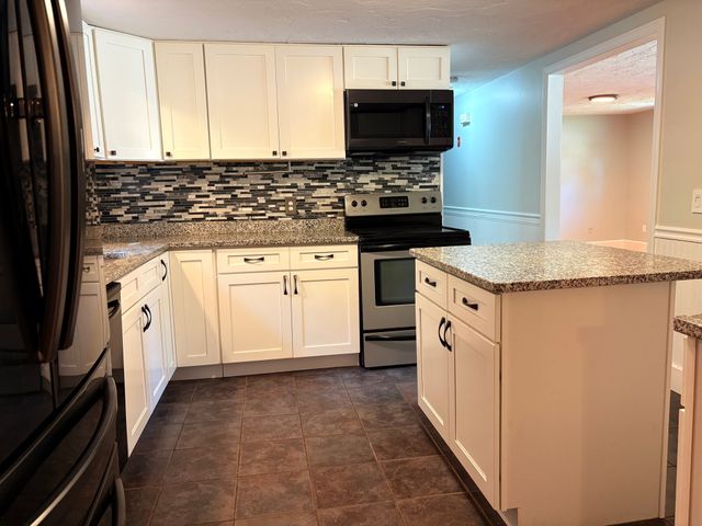 38 Frank St, Middleboro, MA 02346