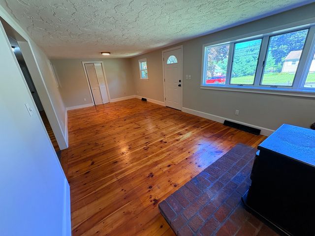 38 Frank St, Middleboro, MA 02346