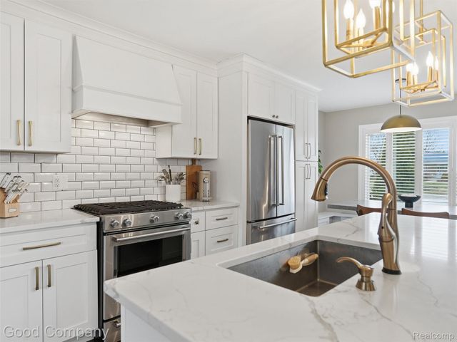 7371 Edinborough, West Bloomfield Charter Township, MI 48322