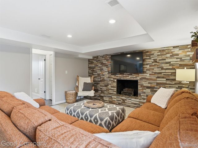 7371 Edinborough, West Bloomfield Charter Township, MI 48322