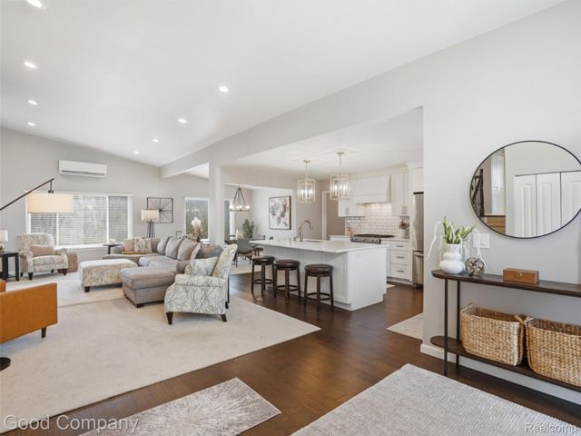 7371 Edinborough, West Bloomfield Charter Township, MI 48322