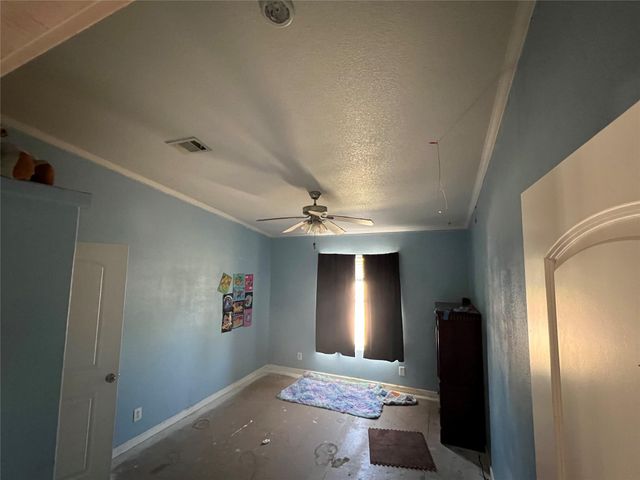 111 Road Runner LN, Bastrop, TX 78602